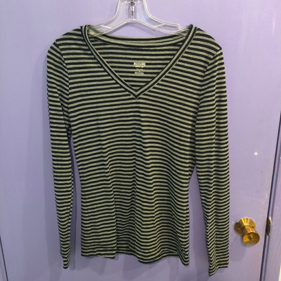 Mossimo Long Sleeve V Neck - Picture 1 of 1